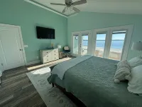 Lake front living with private sandy beach! - Wifi