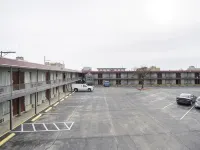 OYO Hotel Hutchinson West 4th Ave - Parkplatz