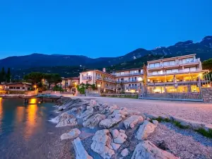 Hotel Castello Lake Front