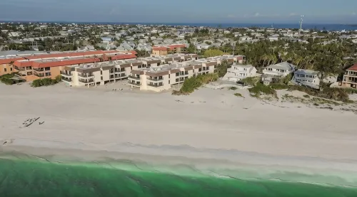 Sand & Sea Oasis: Condo with Private Beach Access - 4 stjerner