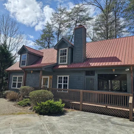 Bear Cave: Private Mountain Retreat with Views & Hot Tub