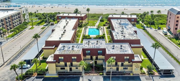 Beachfront 2Br Townhouse Ocean-View Balcony, Pool & Private Beach Hotels in Cocoa Beach