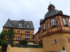 Historisches Wirtshaus an der Lahn