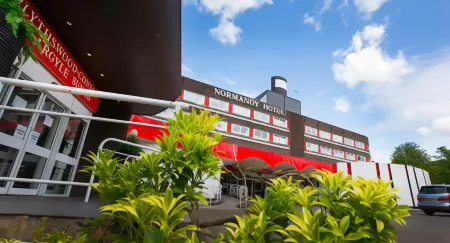 Normandy Hotel (Near Glasgow Airport) Отели в г. Клайдбэнк