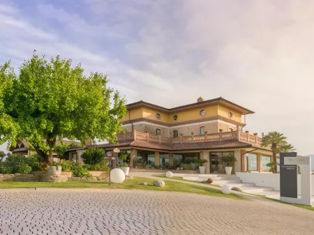 Una Hotels Tenuta Contessa Farm & Spa Cosenza Отели в г. Paola