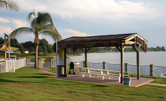 Lake Roy Beach Inn - Winter Haven