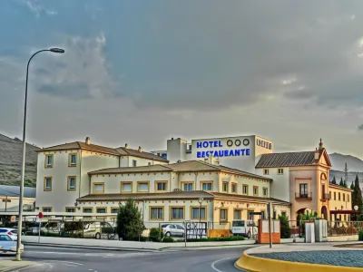 Hotel Lozano فنادق في Villanueva del Rosario