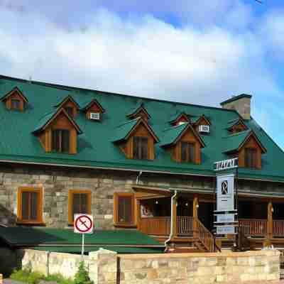 Manoir Ramezay Hotel Exterior