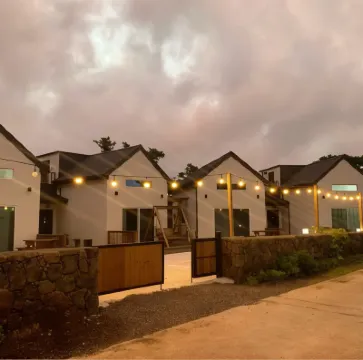 Jeju Pan Forest Pension Các khách sạn gần Jeju Museum of War History & Peace