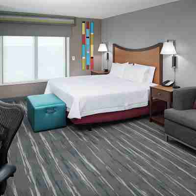 Hampton Inn & Suites Chicago North Shore Rooms