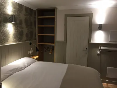 The Harbour Guest House Hotels in Irvine