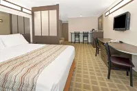 Microtel Inn & Suites by Wyndham Cheyenne فنادق في شايان