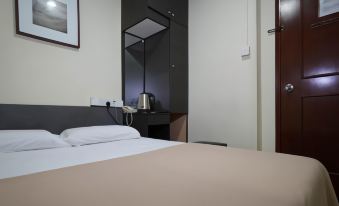 Amrise Hotel Express (Check in at 10PM, Check out at 09AM)