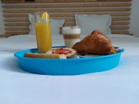 The People - Marseille - Breakfast