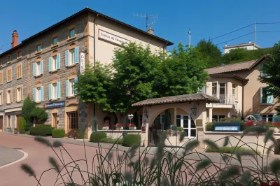 Auberge de Clochemerle, Spa Privatif & Restaurant Gastronomique Hotels in Vaux-en-Beaujolais