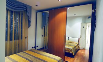 In Rome in an Elegant Apartment for 4 People, Deluxe with Jacuzzi