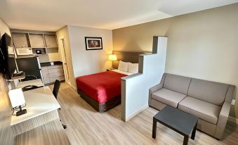 Econo Lodge Inn & Suites