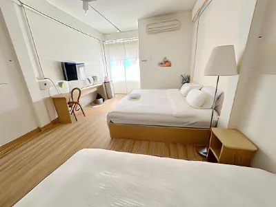 La Moon House Hotels near Mahidol University Salaya