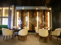 R Boutique Hotel Hotels near Millionka