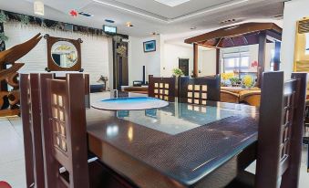 Quezon Premier Hotel Candelaria - Housity