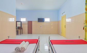 RedDoorz Syariah @ Tambak Mekar Street Subang