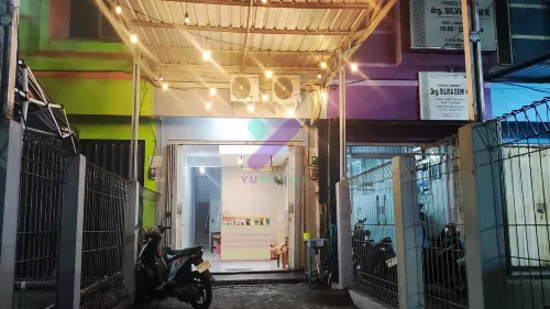 New Jasmine Guest House by Yurooms Hotel di Blitar Regency