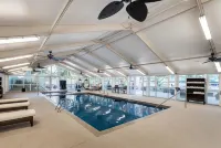 Clarion Hotel San Angelo Near Convention Center - Pools