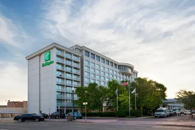 Holiday Inn Sioux Falls-City Centre Các khách sạn gần International Programs Office