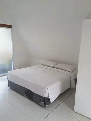 Triangle House Cozyland Hotels in Cibogo