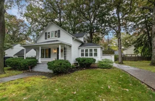 Historic home in the Village of Lewiston - short walk to dining, concerts, river