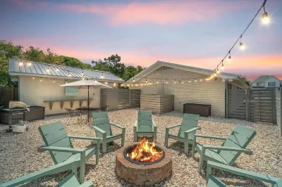 Summer Bliss! 1 Block to White Sand Beaches & 2 Miles to 30A's Best Shops!