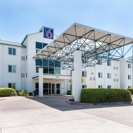 Motel 6 Irving, TX - DFW Airport North