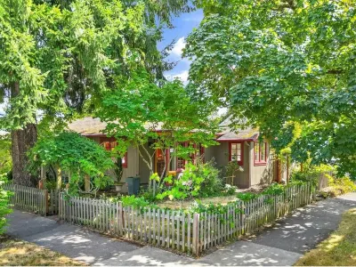 Enchanting Cottage in Woodstock Hotels near Crystal Springs Rhododendron Garden