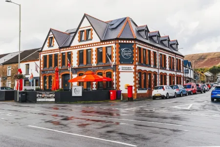Cardiff Arms Bistro & Hotel Отели в г. Гилфак Гок