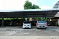 Baan Ma Feung GuestHouse - Bãi đậu xe