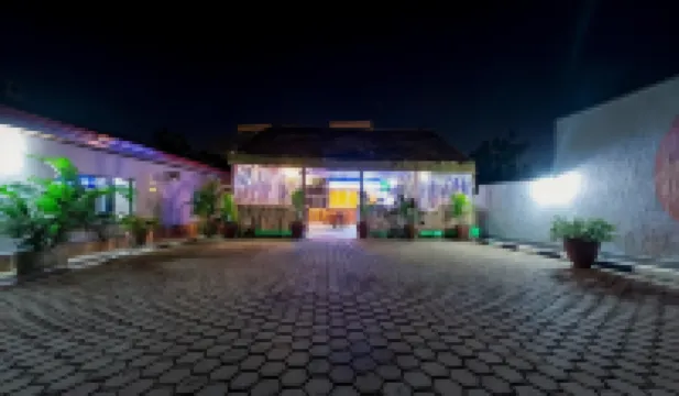 B.Maurice Guest House