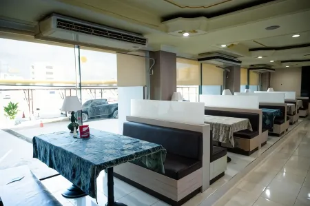 River Hotel - The Outstanding Venues Nakhon Pathom Отели рядом с достопримечательностью «Computer Center Silapakorn University»