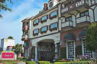 Anaheim Camelot Inn & Suites Hotels in Anaheim