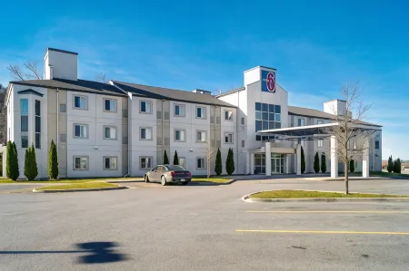 Motel 6 Peterborough, on