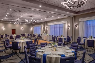 Restaurant Courtyard Boston Marlborough Photo