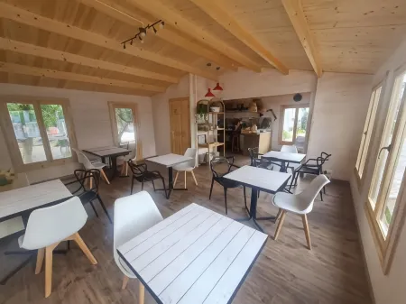 Hotel Bon Lloc Отели рядом с достопримечательностью «Lluís Companys Park»