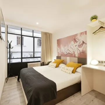 Free Hostels Barcelona Hotels near Barcelona Sants Railway Station