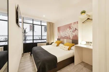 Free Hostels Barcelona Отели рядом с достопримечательностью «Храм Святого Сердца»