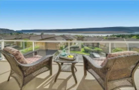 D25-2 Deck Unit Riverview w/ATCH garage Sunserra nearby heated pool and hot tub