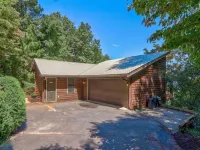 Carson's Run on Cedar Mountain--Cozy retreat with spectacular mountain views.