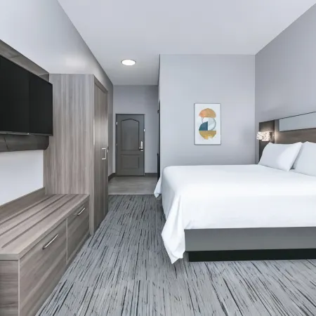 Holiday Inn Express & Suites MARSHALL by IHG
