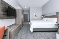 Holiday Inn Express & Suites Marshall