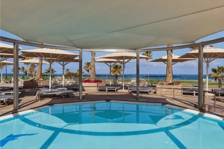 InterContinental Hotels David Tel Aviv Отели рядом с достопримечательностью «Белый город»