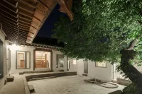 Hanok Residence Hotel Side Hotels in Seochon