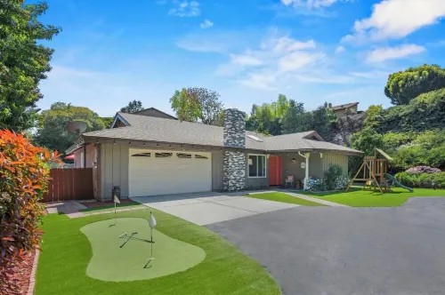 Cozy Coastal Hangout-Pool, Spa & Game Night Ready! فنادق في أوسيانسيدي